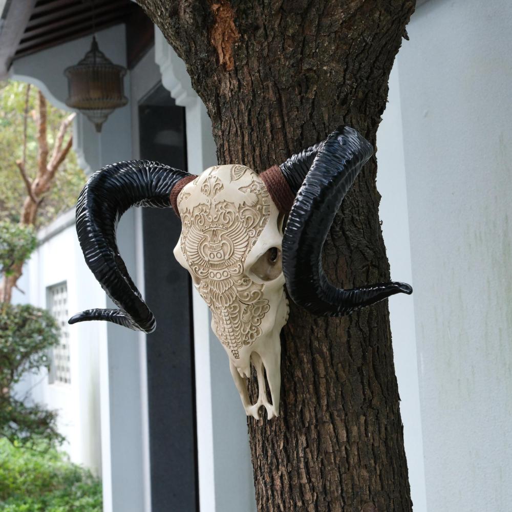 Bone-Inspired Bull Head Hanging Ornament-Resin Craft,Lifelike Details,North American Style