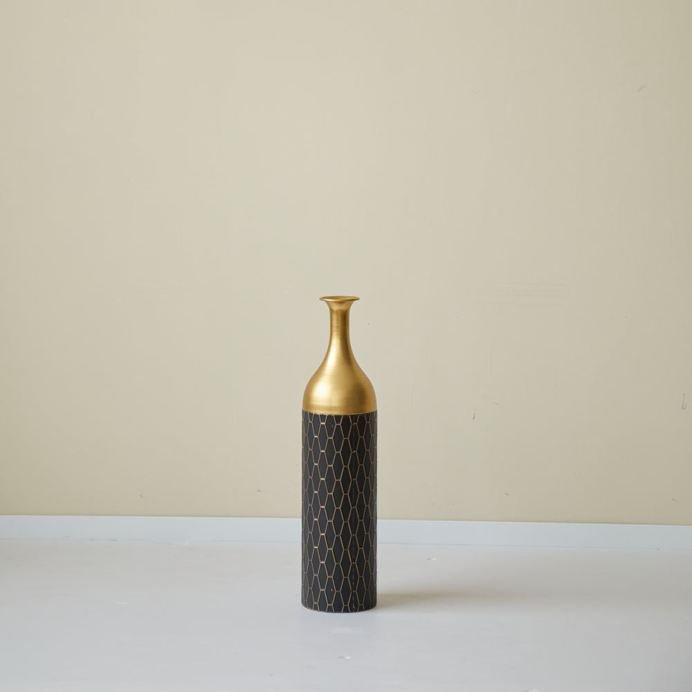 Black and Gold Metal Vase Set of 3 Floor Vases Ideal for Mother's Day Gift Wedding Decoration Elegant Floral Display