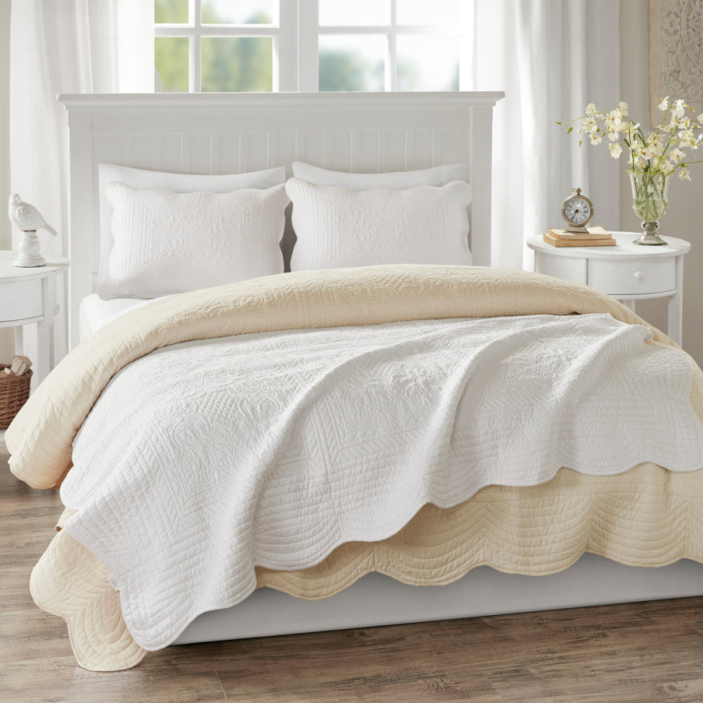 Oversized Quilted Throw with Scalloped Edges White 60x72"