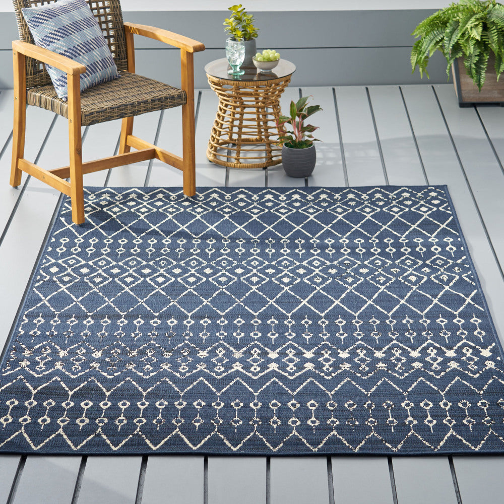 7'x5'3" RUG