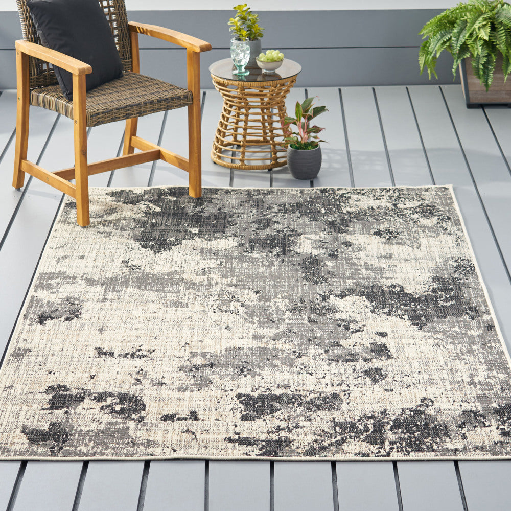 7'x5'3" RUG