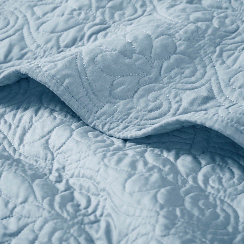 Oversized Quilted Throw Blue 60x70"