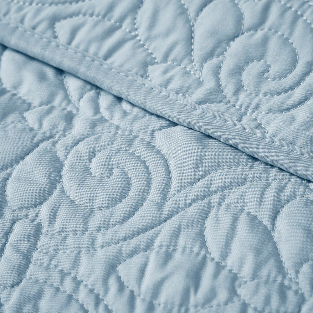 Oversized Quilted Throw Blue 60x70"