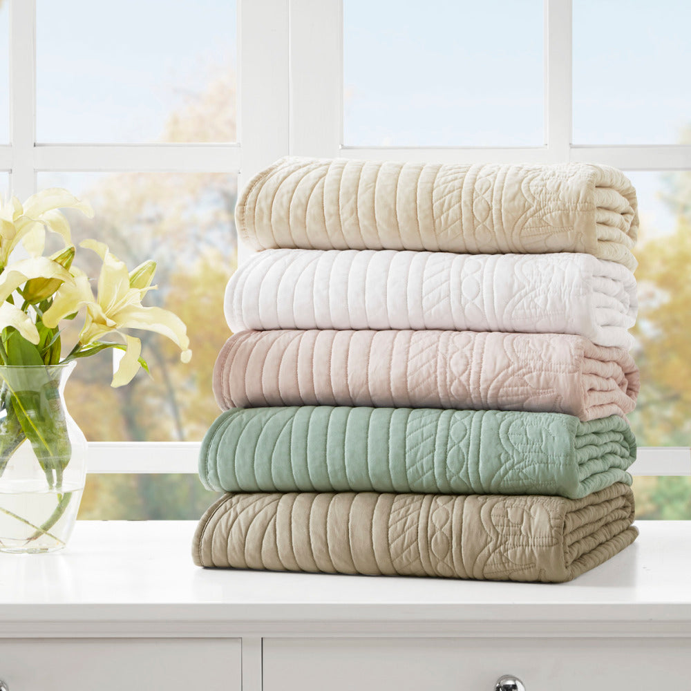 Oversized Quilted Throw with Scalloped Edges Cream 60x72"